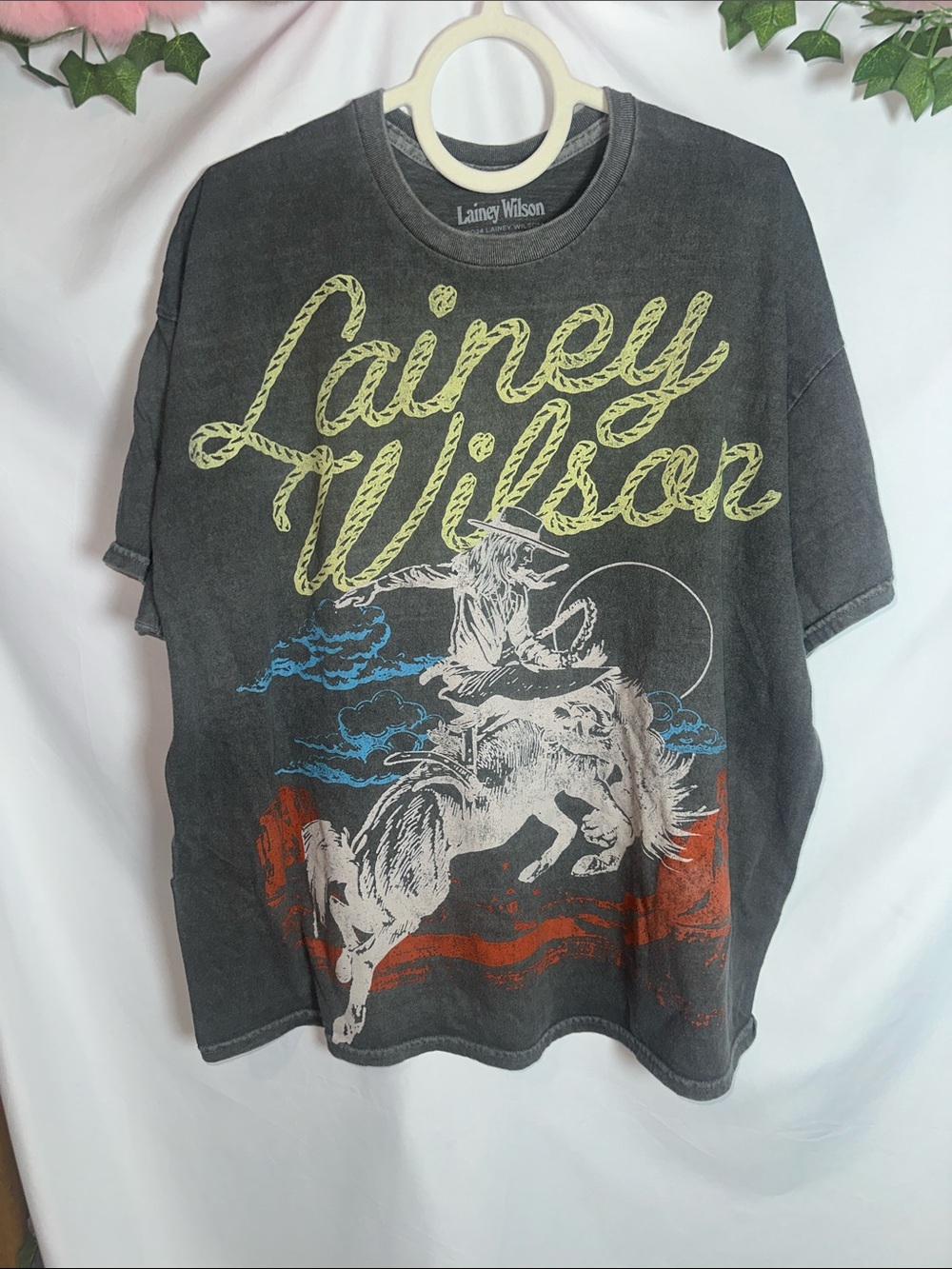 Lainey Wilson Women’s Graphic Tee — Charcoal Western Ride